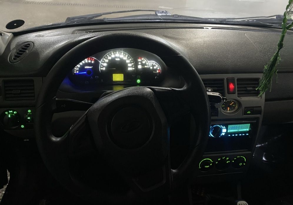 Прирора   хетчбек 2011