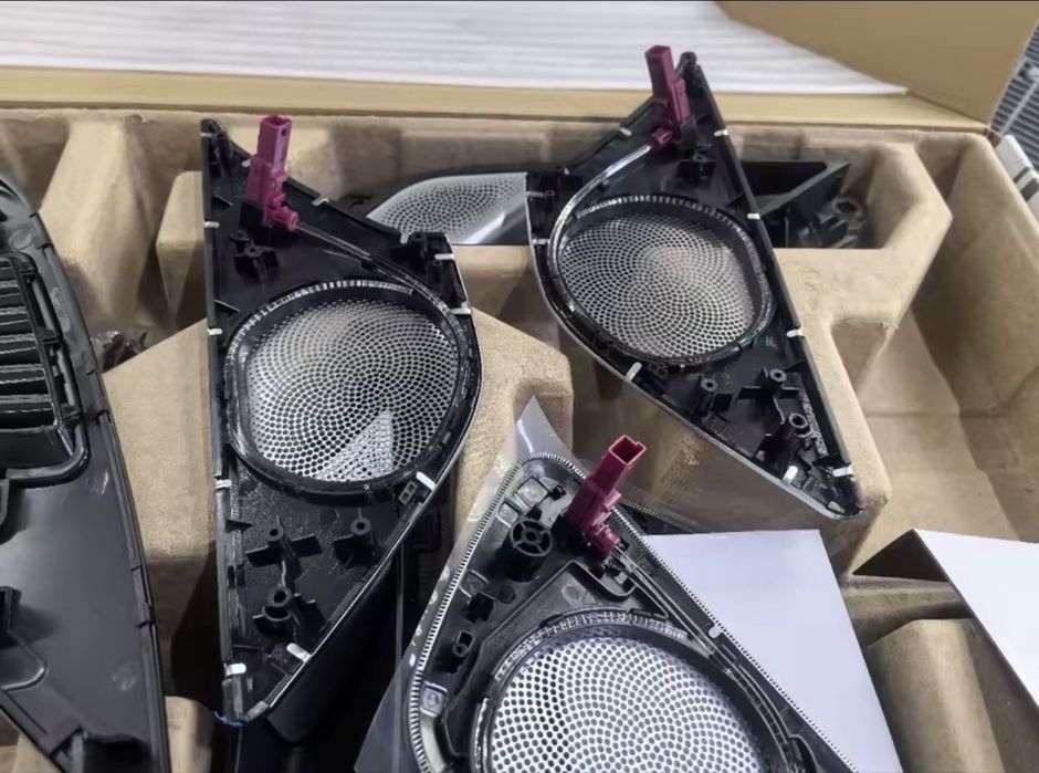 BMW G30 G31 F90 Капаци за Тонколони Bowers & Wilkins Style с Подсветка – Base Audio System 2016-2023