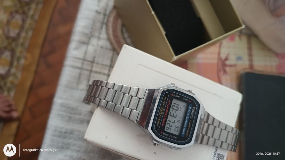 Vând ceas electronic casio la 250 de lei negociabil