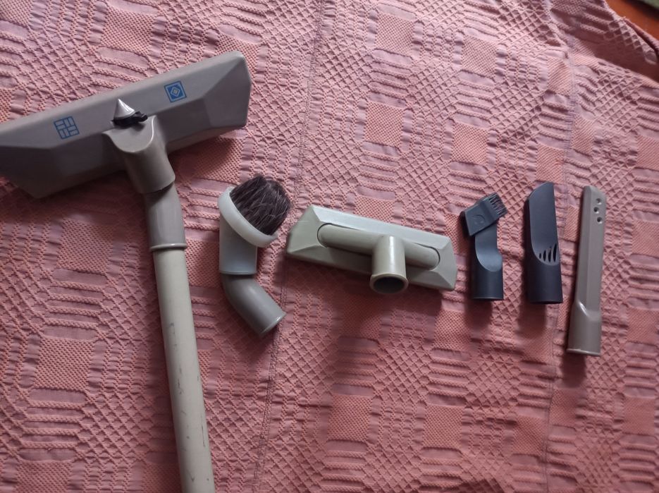 Продам советский рабочий пылесос Ракета