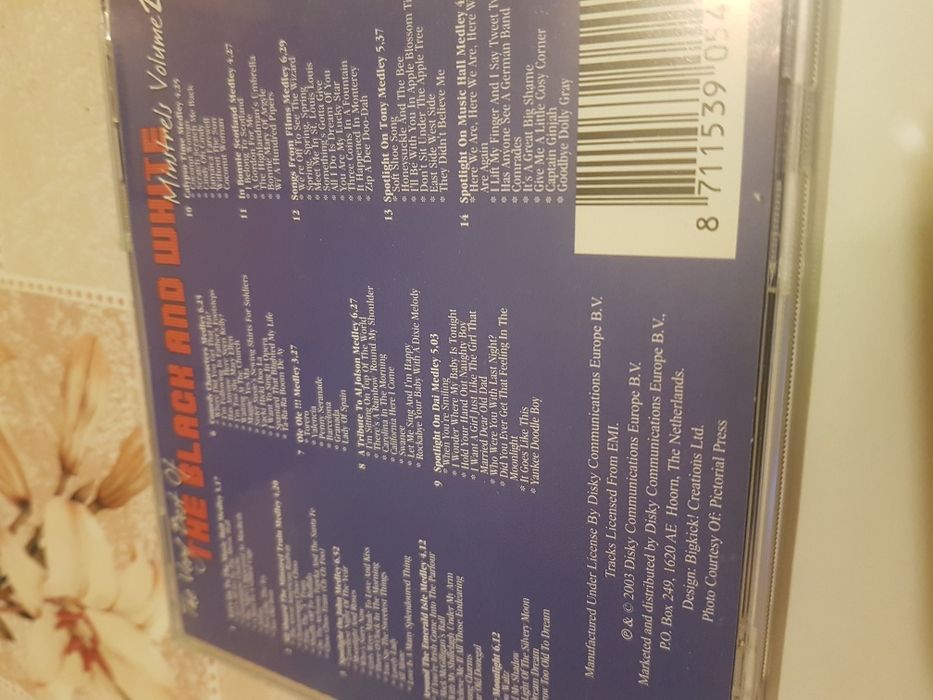 Троен CD set на the Black and White