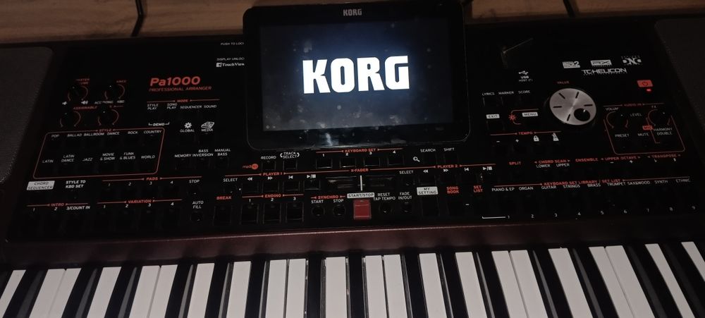 Синтезатор Korg pa100
