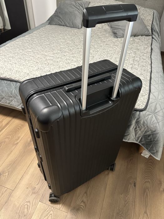 Vând geamantan RIMOWA Ultralight