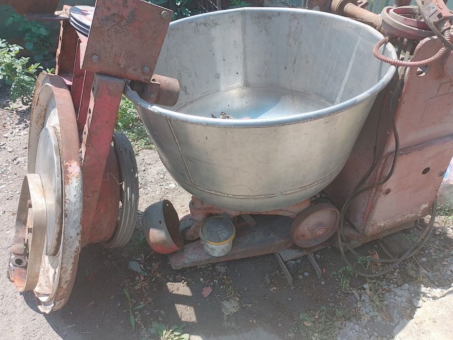 Продам тестомес- промышленный Б/У