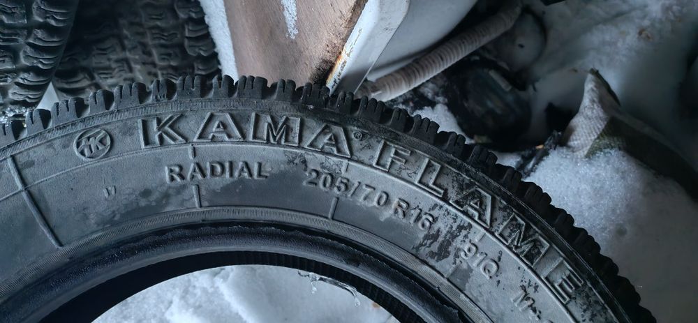 Продам шины на Ниву, Уаз