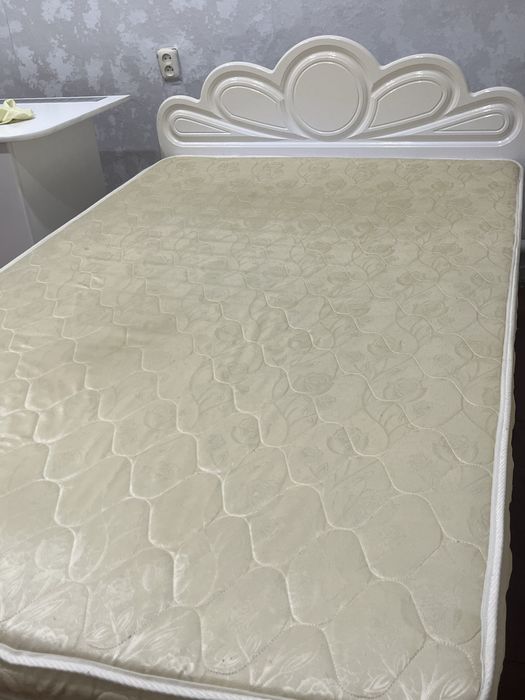 Продам мебель в спальню срочно , б/у!