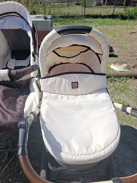 Продам детскаю коляску