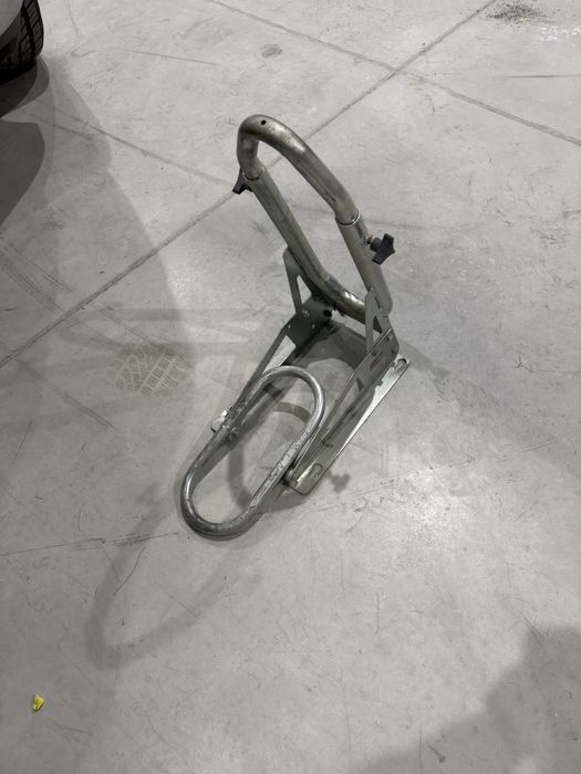 Стойка за мотори