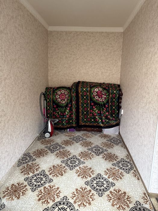 Назарбек камутеринда 2.8 соток учаска 5 хона