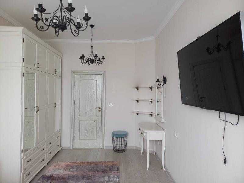 Дава се под наем Тристаен апартамент в Бургас, Зорница - 135 кв.м за 1530 € - Снимка #3