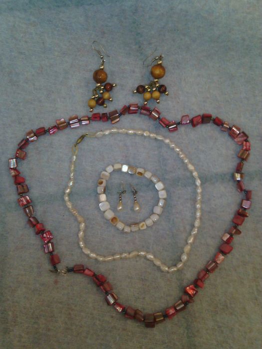 Обеци от морски миди, бижута с полускъпоценни камъни