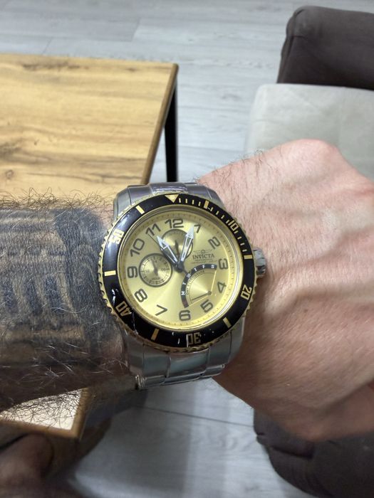 Наручные часы INVICTA PRO DIVER 300  под водой