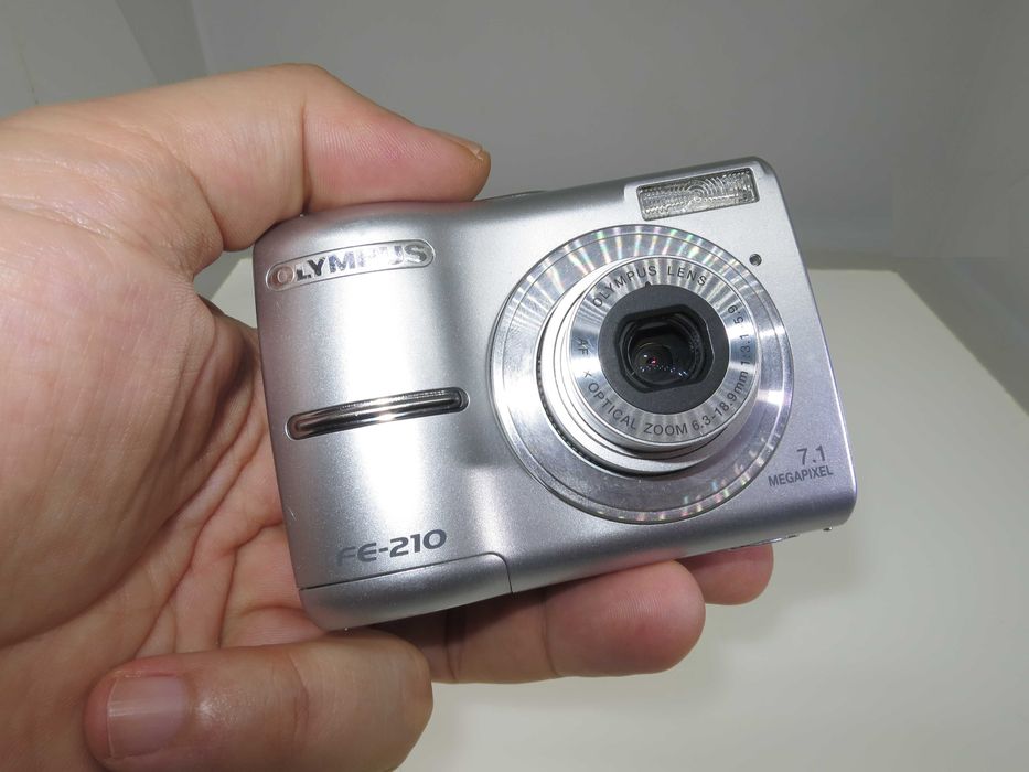 Olympus FE-210 компактен цифров фотоапарат дигитална камера 1gb xd