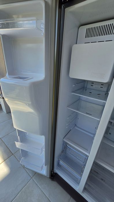Хладилник Samsung Side-by-Side с диспенсър – (повреден компресор)