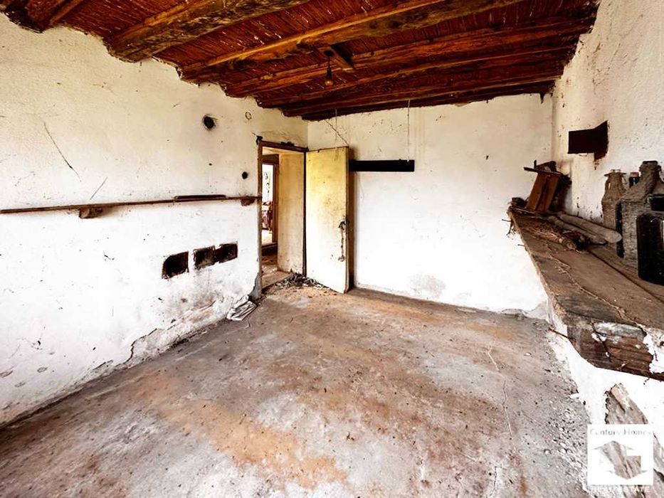 140314 Триетажна къща с 6 спални, гараж и голям двор в с. Караисен