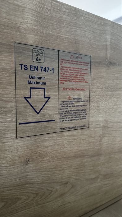 Двухярумная кровать , шкаф , стол