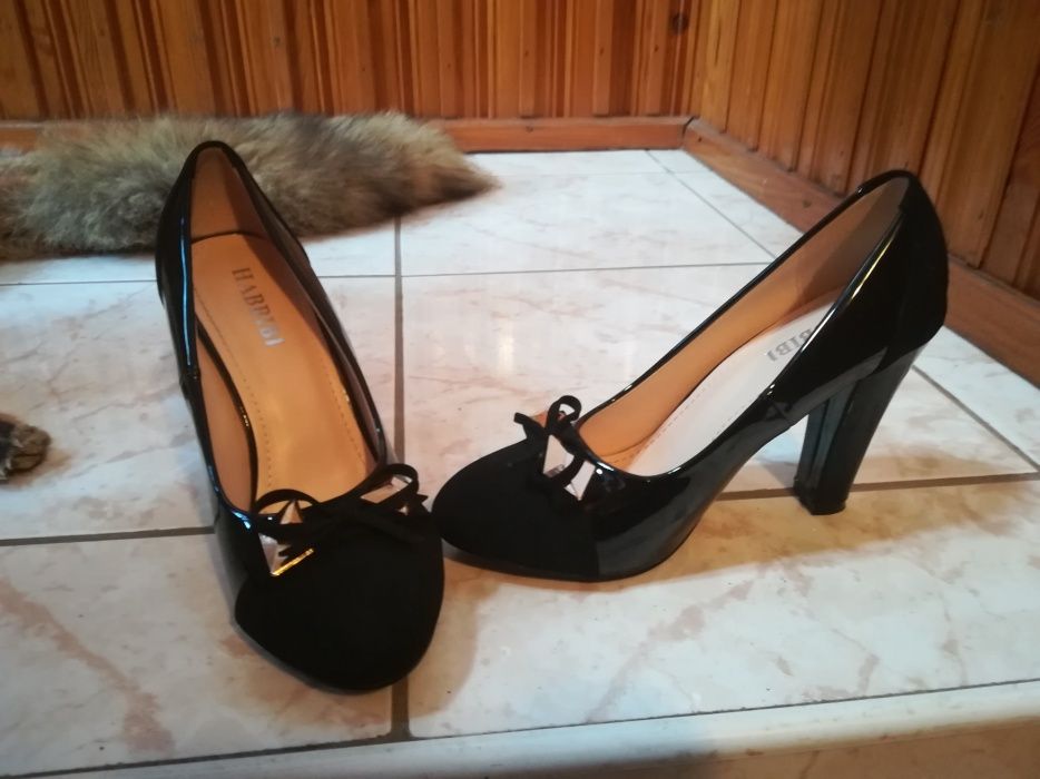 Pantofi noi