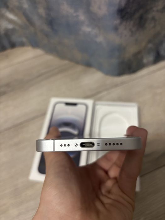 iPhone 16e 256GB White — 91% АКБ, полный комплект