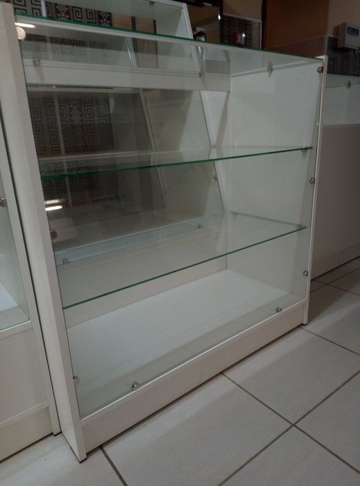 Продам витрины полки