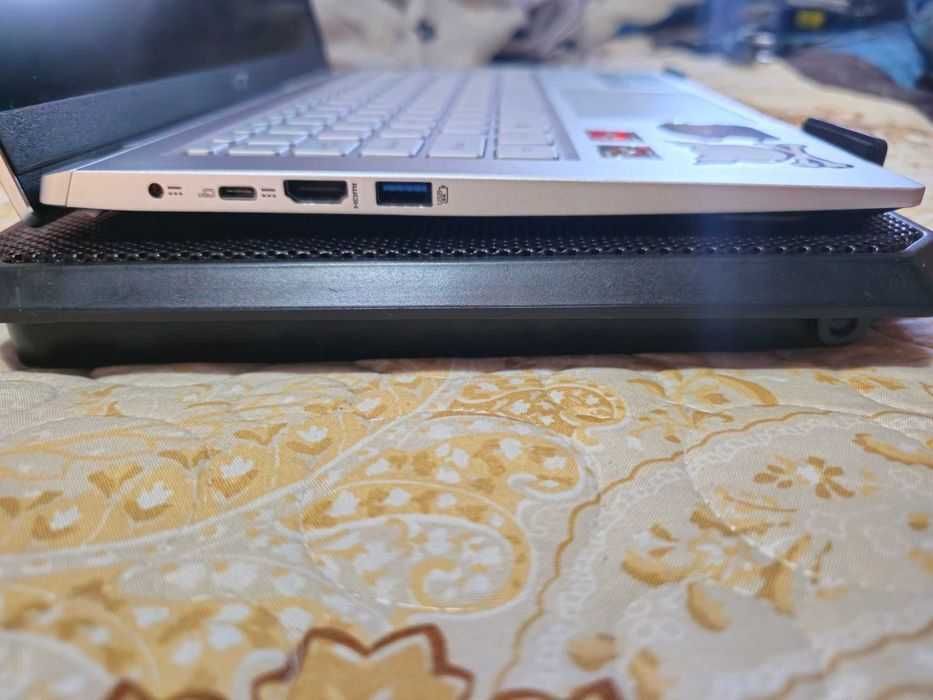 Laptop ACER Swift 3. APROAPE NOU cu incarcator inclus.