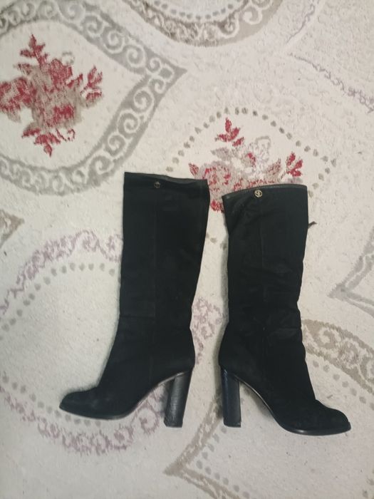 Продам сапожки замшевые