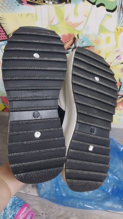 Кросовки женские. Новые.3000т