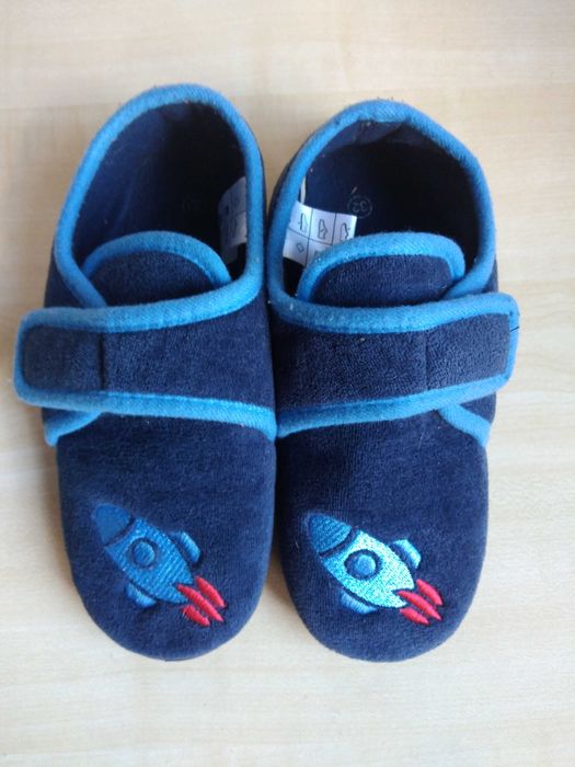 Кожени маратонки Clibee 34 номер и плюшени пантофи 33/34 номер