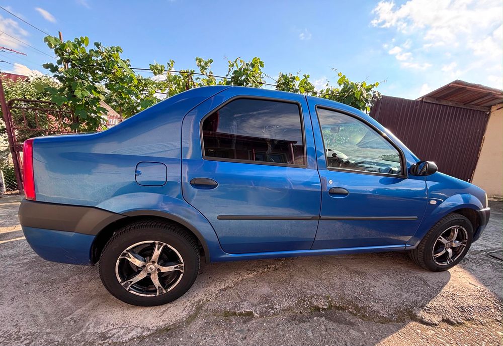 Mașina Dacia logan