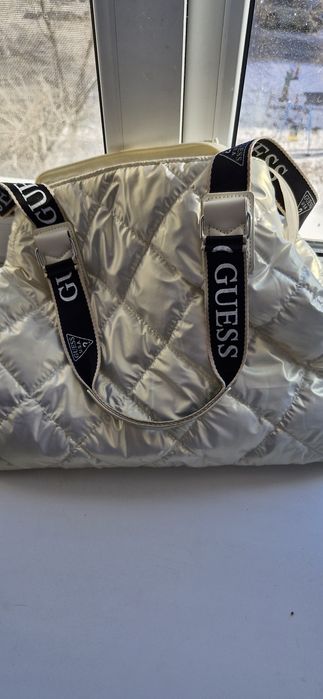 Продам сумку, белый бриллиант.