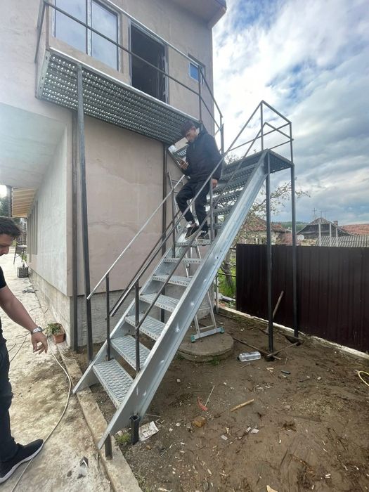 Facem scări la orice dimensiune Pentru mai multe detalii și preț sunați