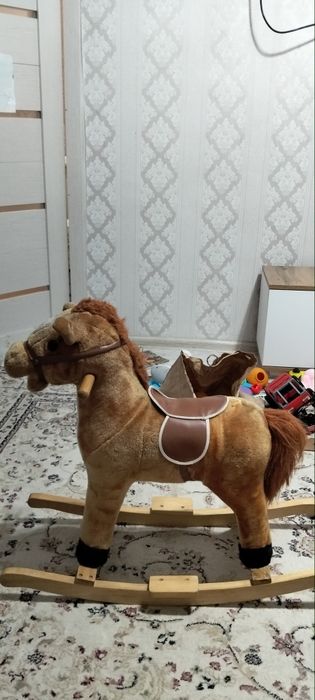 Продаётся детская лошадка качалка