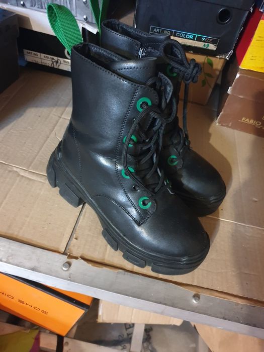 Продаю ботинки для девочки