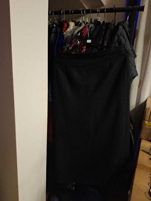 fusta din stofa neagra dreapta lunga marime 50 -52 (XXL) noua pret 90 lei