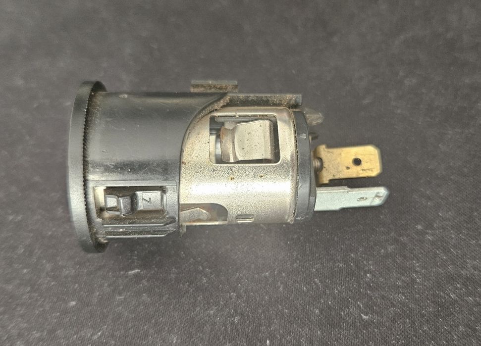 гнездо прикуривателя 12V (разъем питания) subaru оригинал