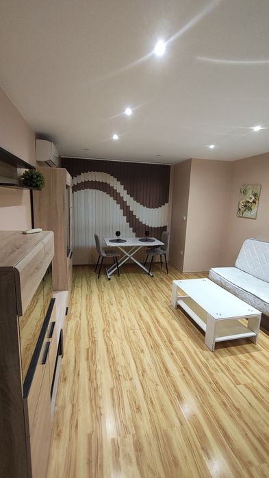 Апартамент под наем Лятно кино