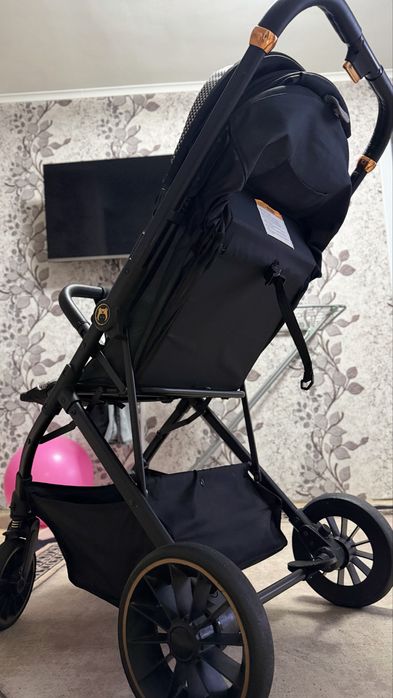 Продам прогулочную коляску