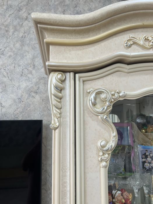 Продам Мебель для гостиной Сервант комплект