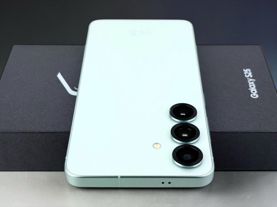 НОВ! Samsung Galaxy S25 5G 128GB 12RAM Mint 2г. Гаранция!