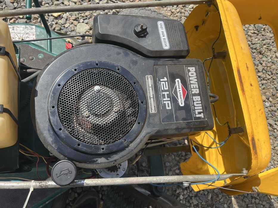 Tractoras de gazon yard man 12cai