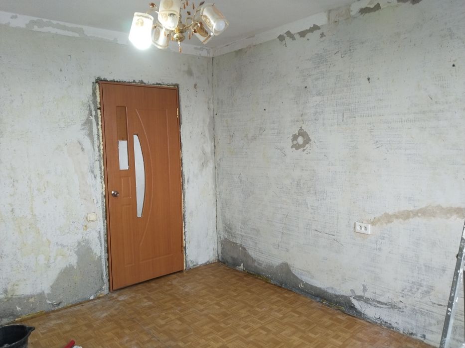 Поклейка обоев, шпаклёвка стен