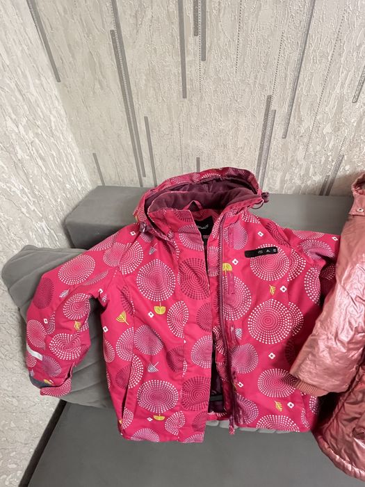 Продам курточки для девочки все за 5000 тг
