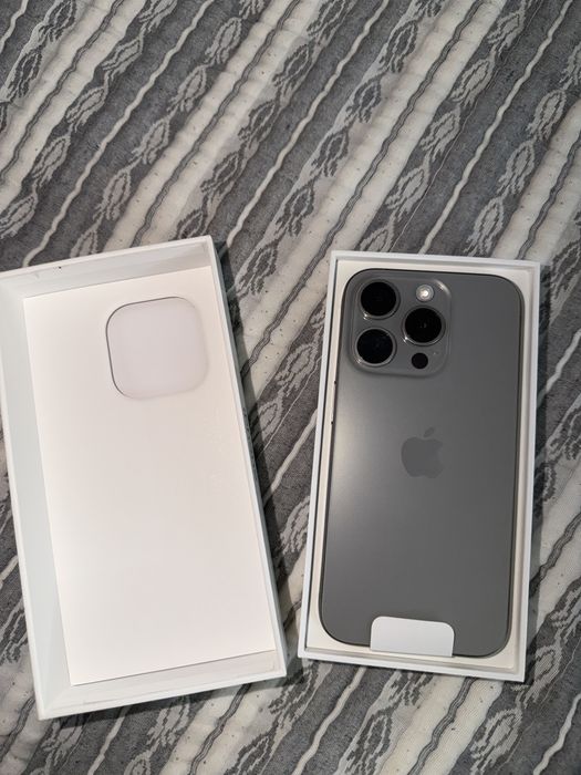 Продам IPhone 15pro серый
