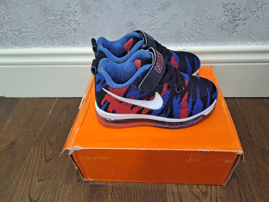 Детские кроссовки NIKE, 26 размер