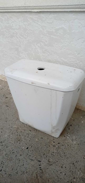 Продаётся сливной бачок