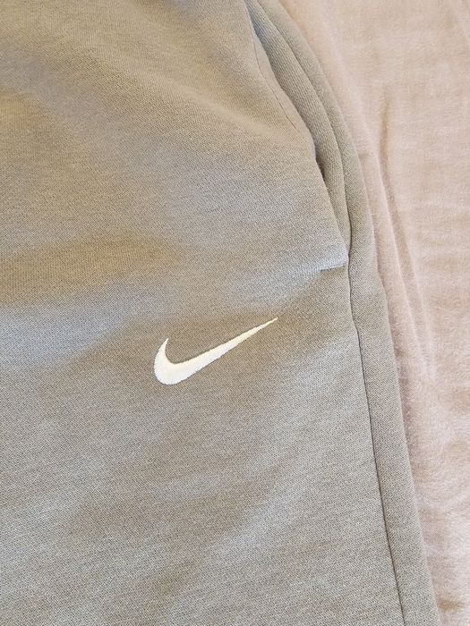 Ватирани панталони Nike