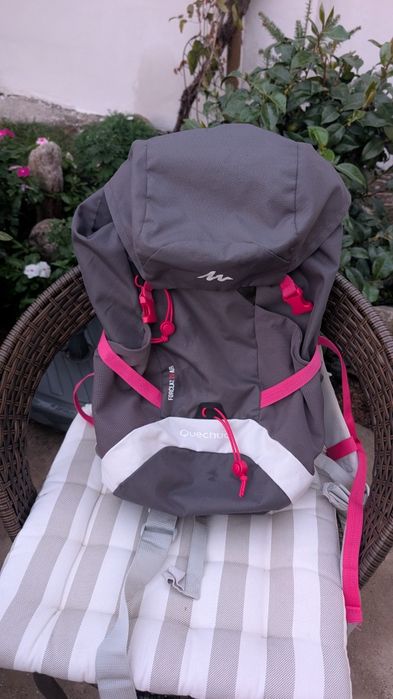 Продавам раница Quechua 20