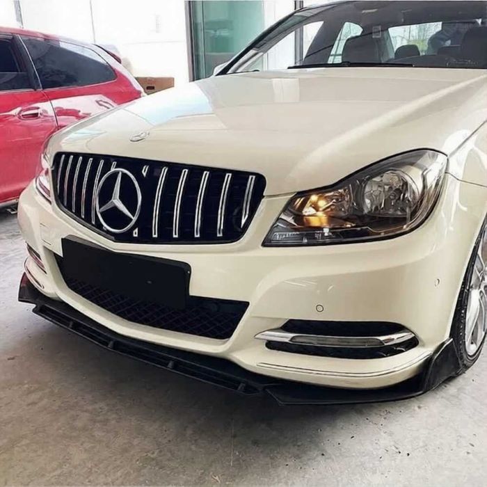 Преден спойлер / лип / нож за Мерцедес В204 Mercedes W204 черен Лак Ц класата C class