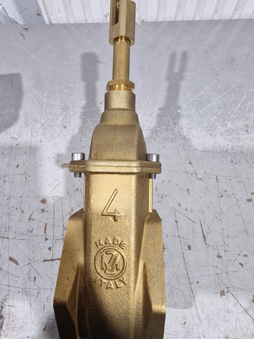 Vana robinet 4 toli import Italia original preț 1250 lei cu tva se poa