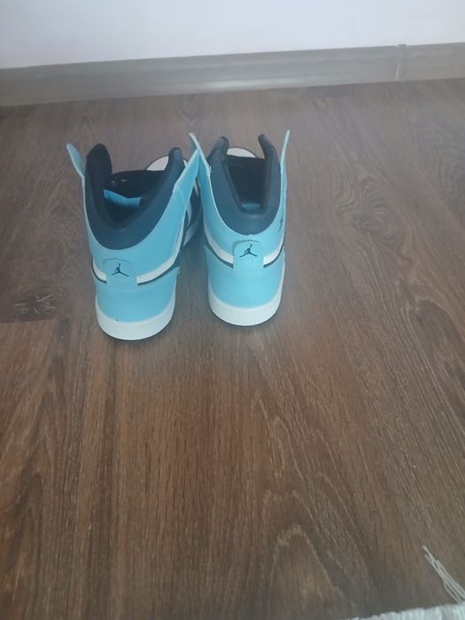 Vănd Adidași Nike Mărimea 43