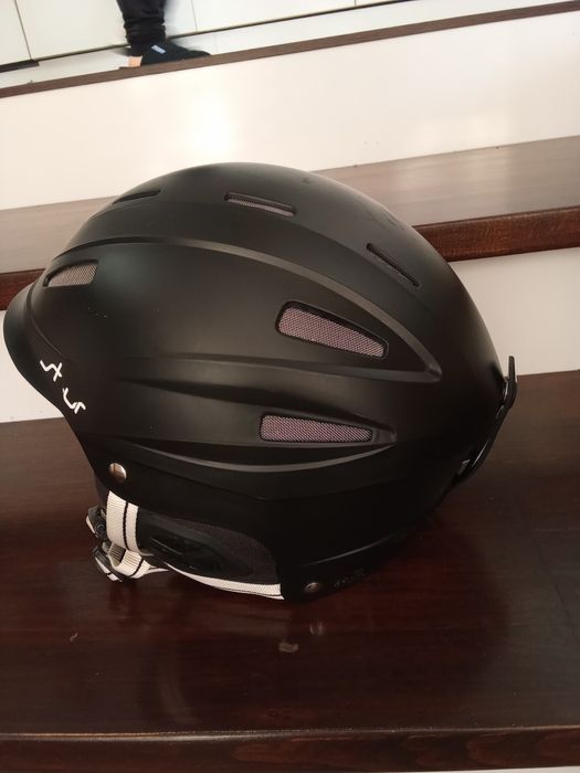 Ски каскa-цвят черен